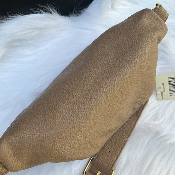 New G BY GUESS FANNY PACK/WAIST BAG/SHOULDER BAG - Picture 3 of 5